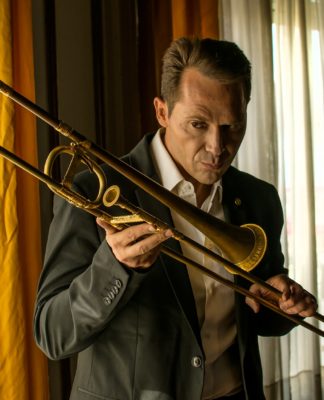 SACABUCHE. “El que quiera escuchar, que escuche” II. Por Javier Martos Carretero